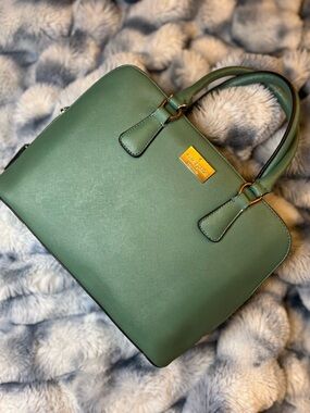 Kate Spade Cameron Street Lottie satchel (Retail $328)